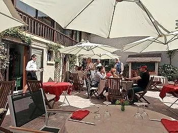 Le Victor Hugo - Hotel Et Restaurant - Logis Hotels Saint-Céré