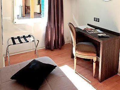 Le Victor Hugo - Hotel Et Restaurant - Logis Hotels Saint-Céré