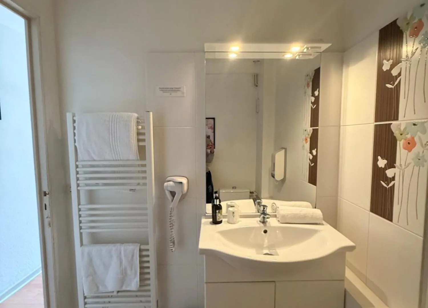 Le Victor Hugo - Hotel Et Restaurant - Logis Hotels Saint-Céré