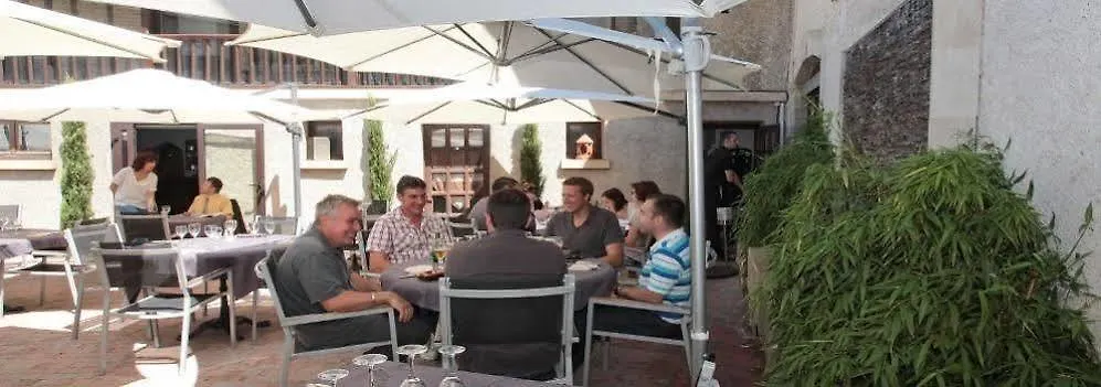 **  Le Victor Hugo - Hotel Et Restaurant - Logis Hotels Saint-Céré فرنسا